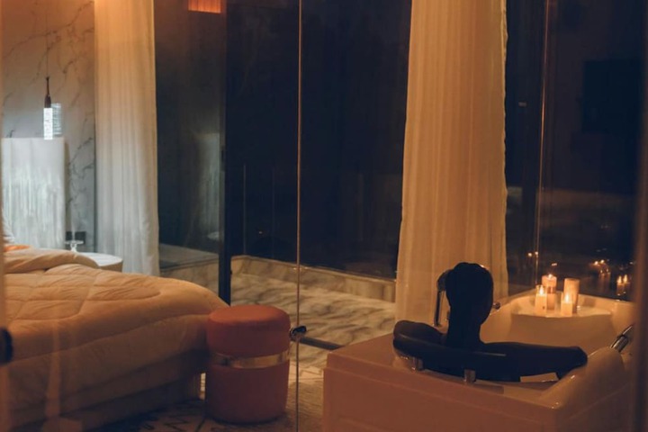 Room 4 of 74