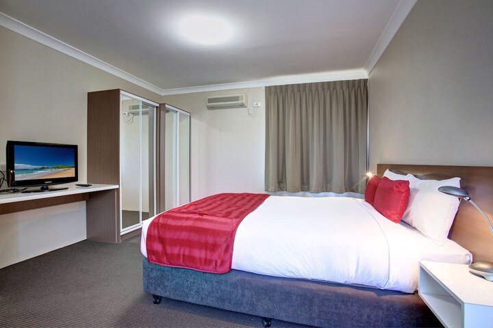 Room 5 of 97