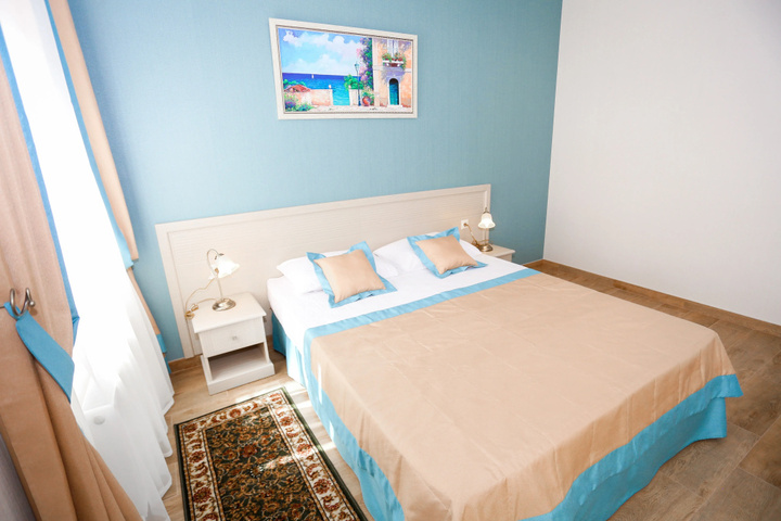 Room 2 of 40