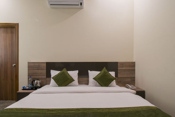 Room 5 of 33