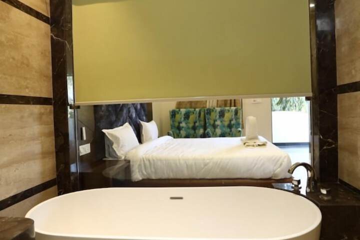 Room 35 of 39