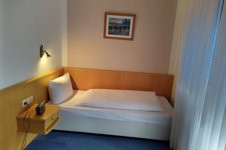 Room 10 of 71