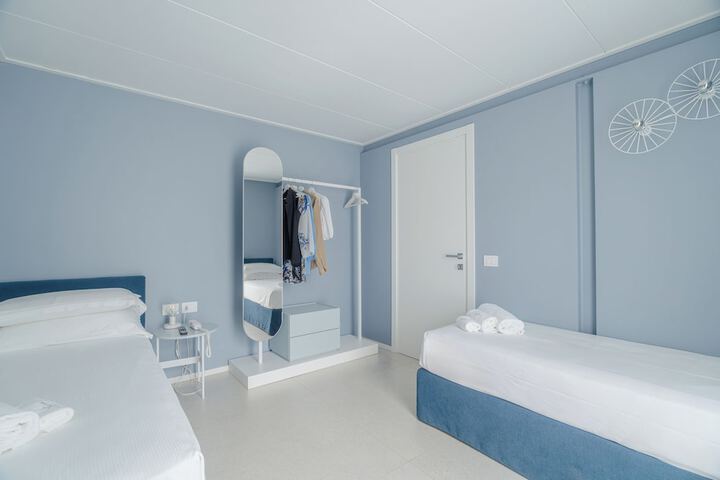 Room 37 of 182