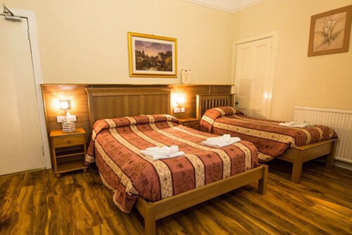 Room 8 of 33