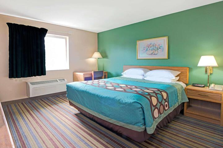 2 Queen Beds (2 of 13)