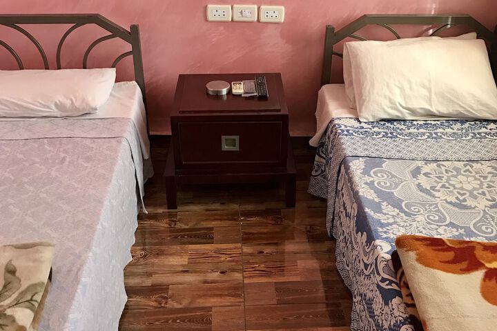 Room 11 of 25