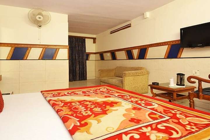 Room 13 of 27