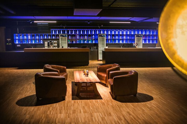 Lounge 51 of 72