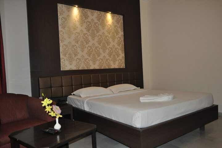 Room 5 of 24