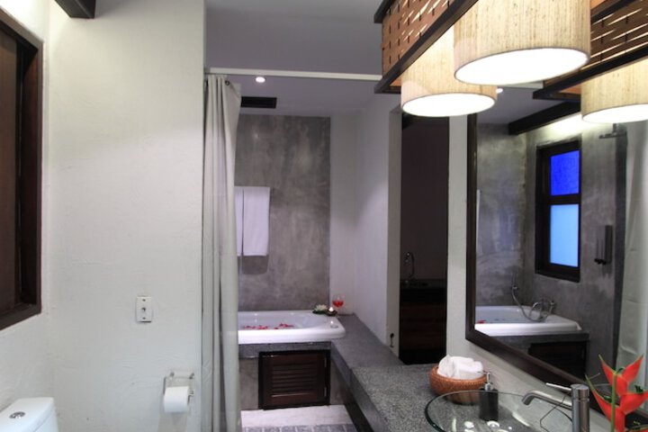 Room 40 of 77