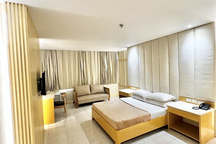 Room 3 of 52