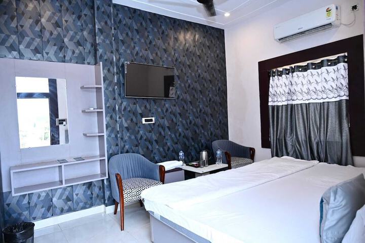 Room 9 of 44