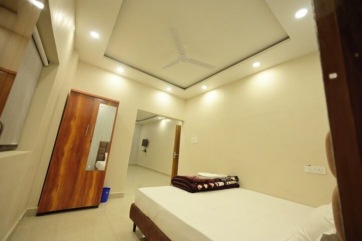 Room 27 of 90