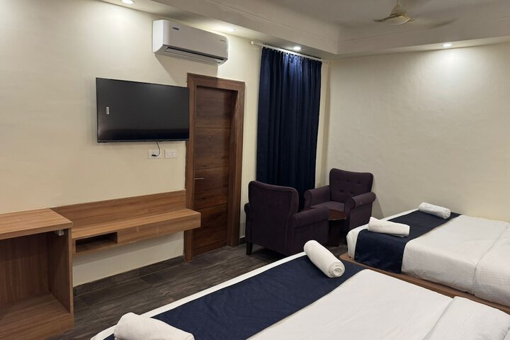 Room 5 of 13