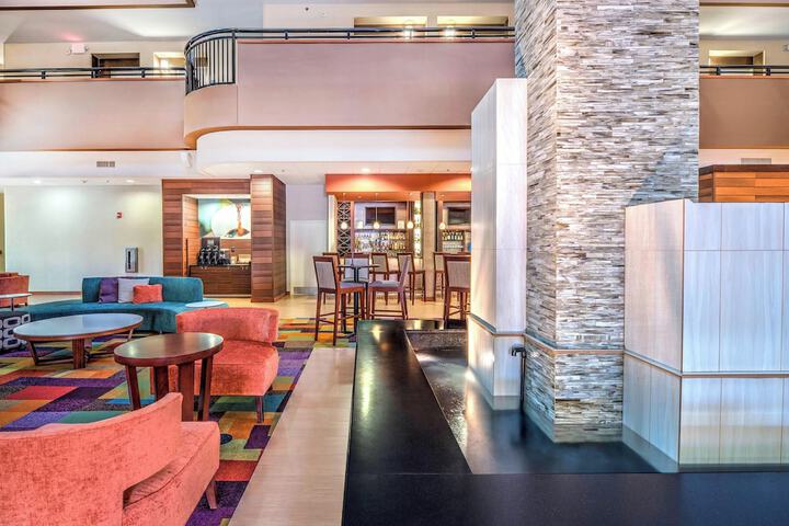 Lobby lounge