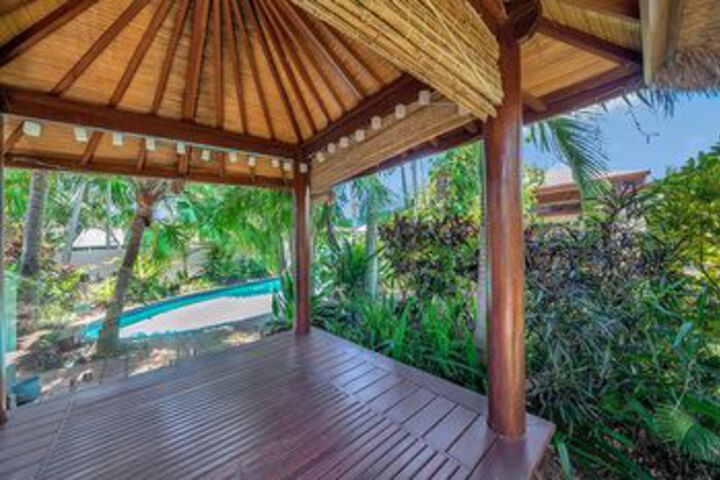 Hotel Exterior 6 of 15