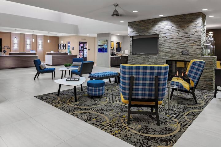 Lobby lounge