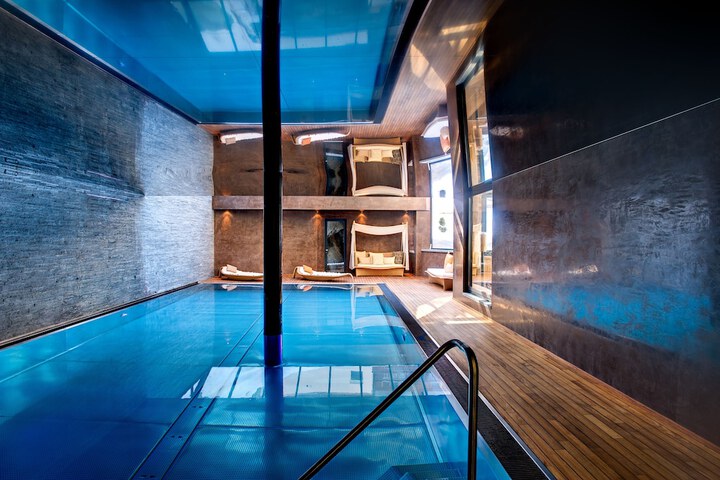 Pool 46 of 91