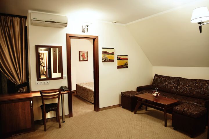 Room 36 of 93