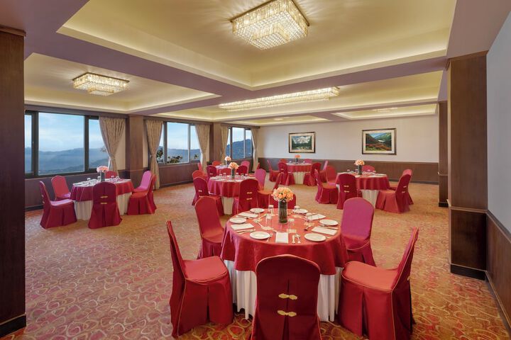 Ballroom/Hall 17 of 26