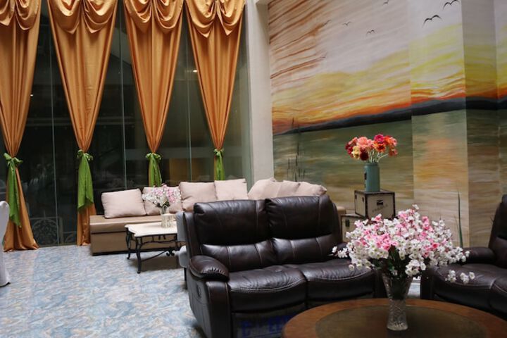 Ballroom/Hall 77 of 90
