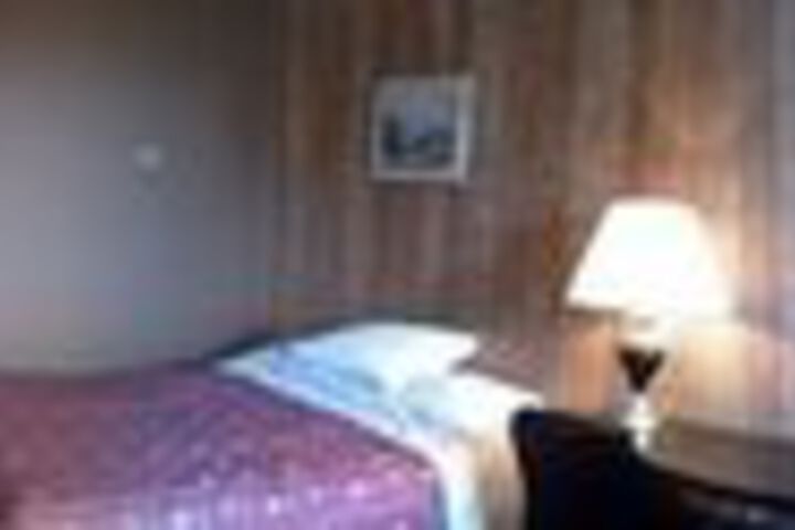 Room 2 of 3