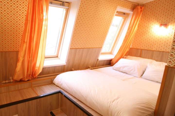 Room 6 of 84