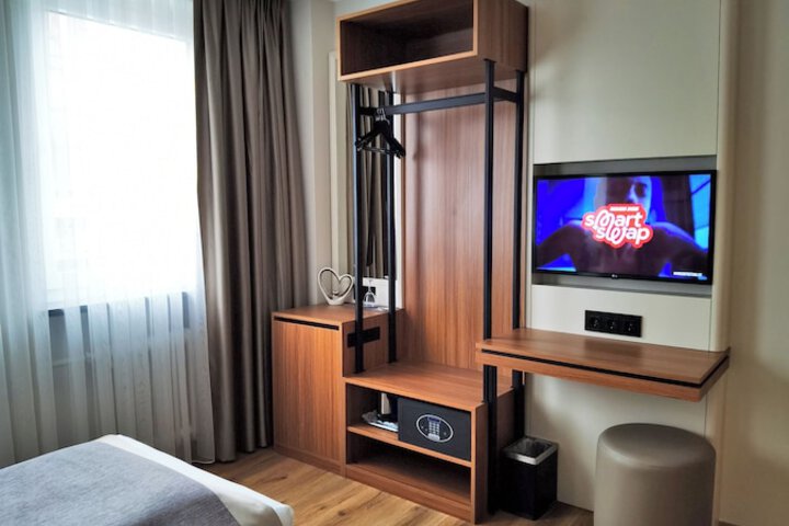 Room 42 of 69