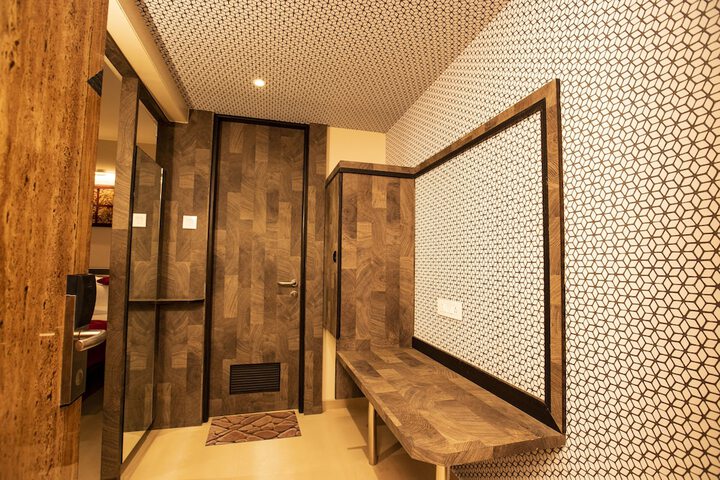 Room 5 of 18
