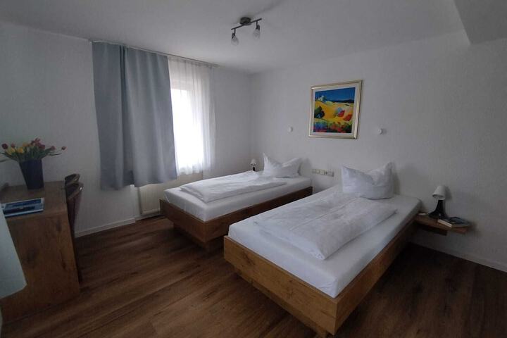 Room 12 of 27