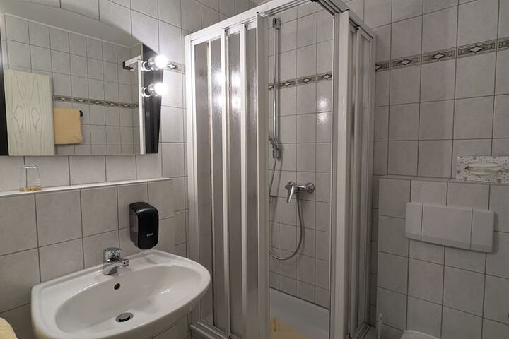 Room 7 of 19