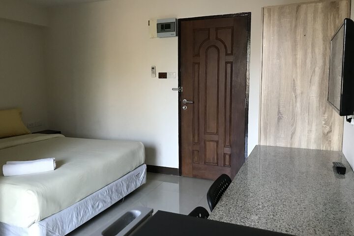 Room 13 of 34