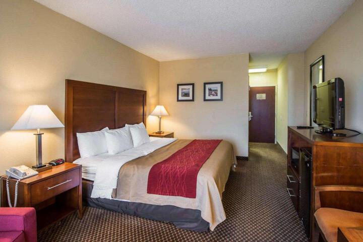 1 King Bed (12 of 15)