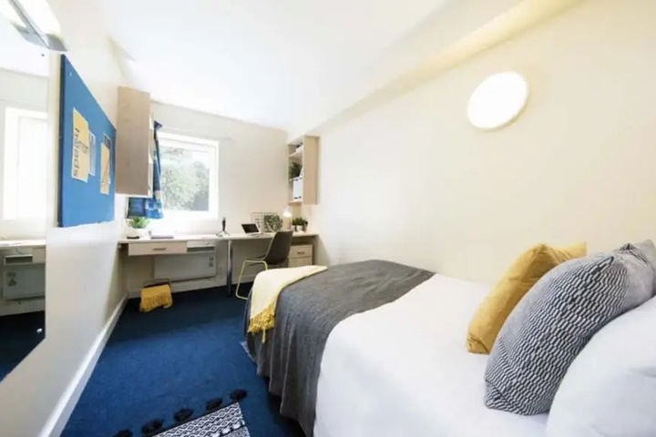Room 3 of 7