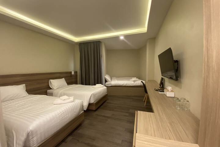 Room 5 of 9