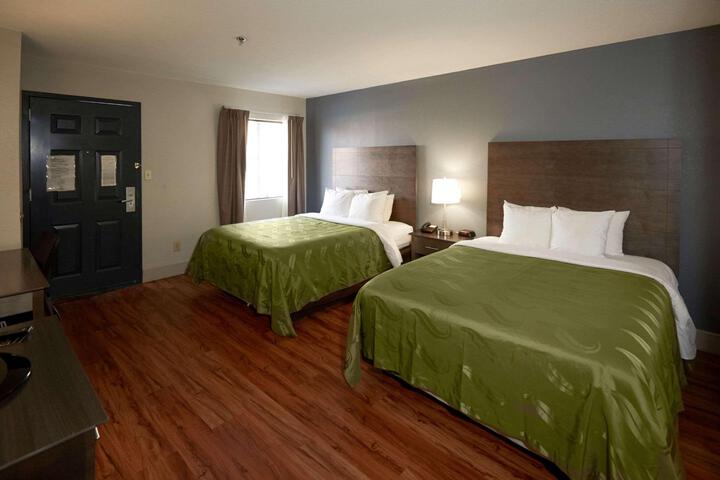 1 King Bed Accessible (7 of 7)