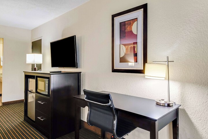 Room 7 of 24