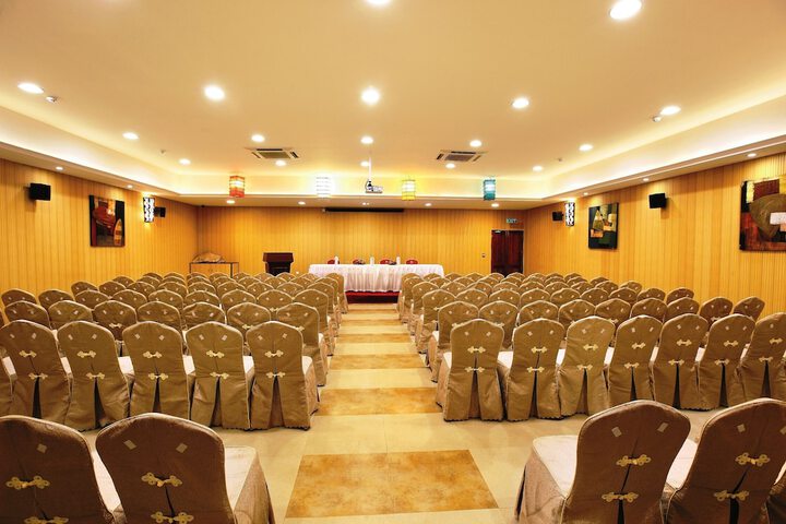 Ballroom/Hall 39 of 47