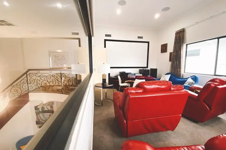 Room 14 of 26
