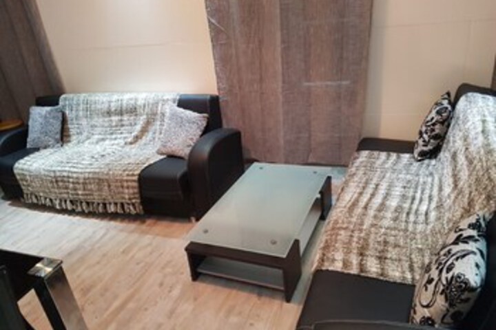 Room 8 of 12