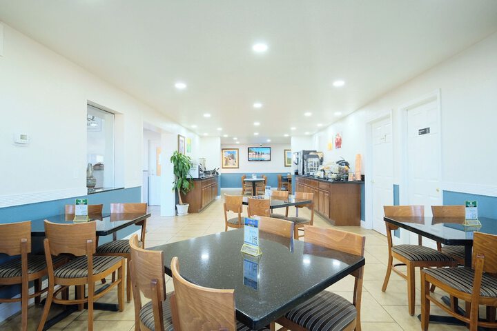 Breakfast/Coffee Service 33 of 41