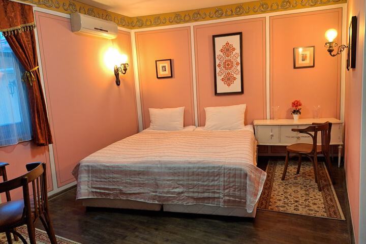 Room 32 of 47