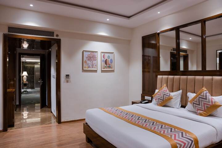 Room 6 of 32