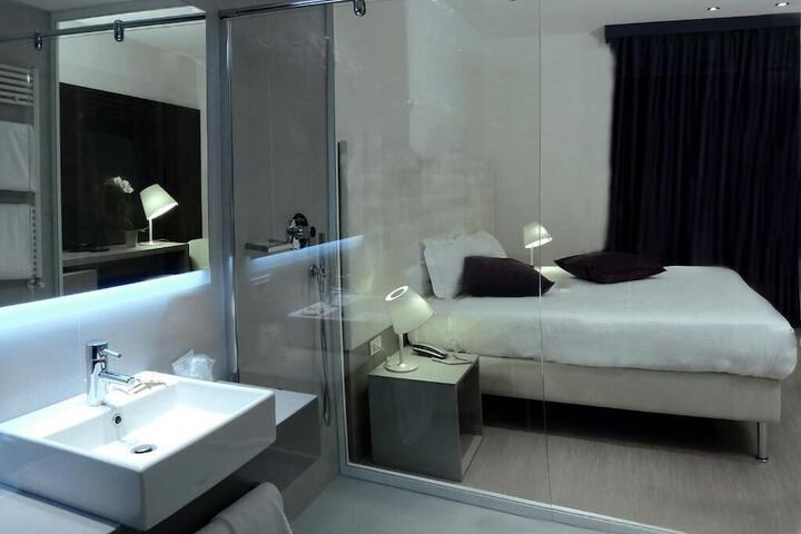 Room 43 of 69