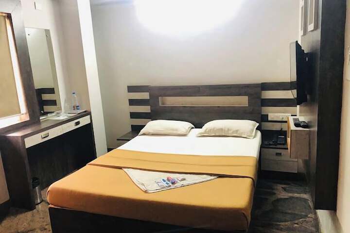 Room 10 of 20