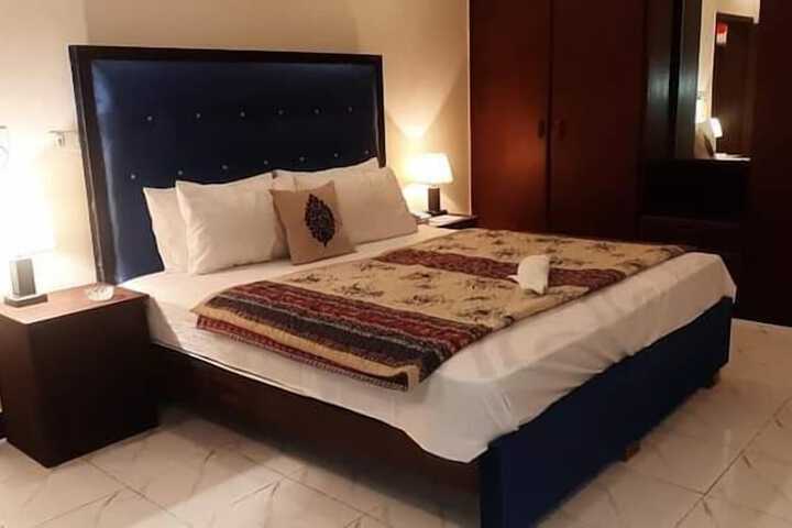 Room 5 of 9