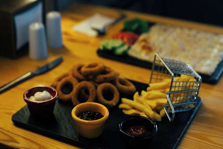 Dining 32 of 37