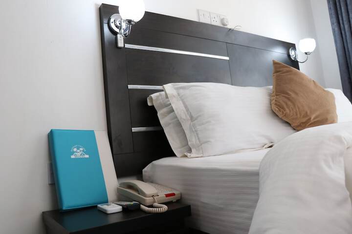 Room 6 of 22