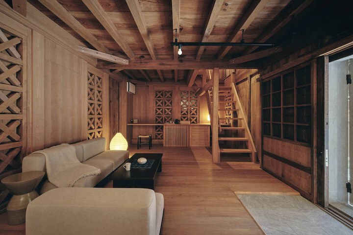 Room 52 of 79