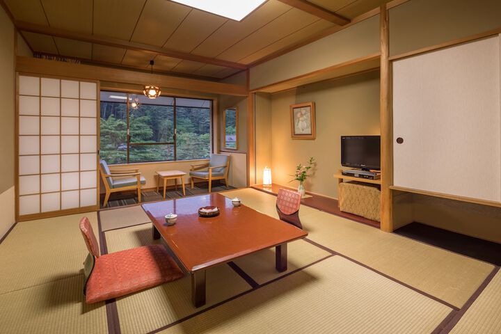 Room 6 of 38